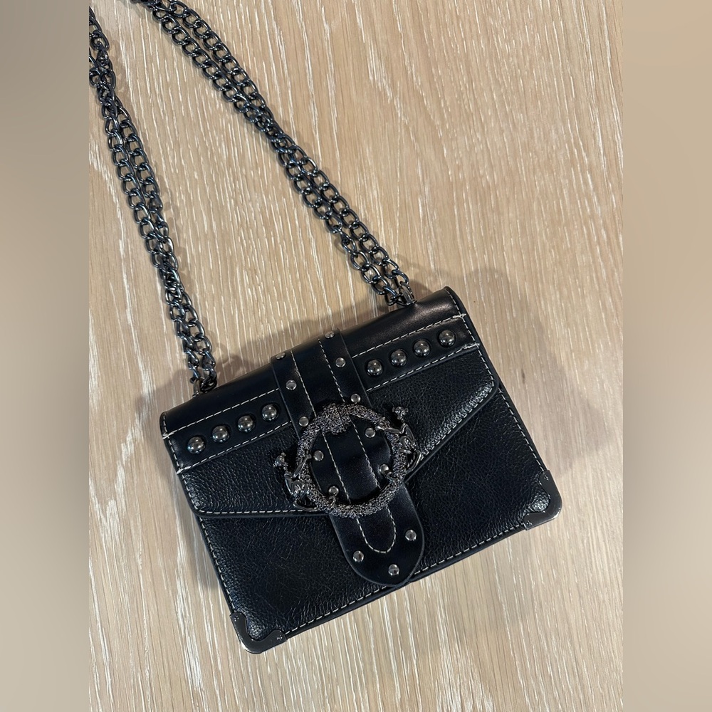 Black mini bag with monkey buckle.